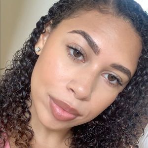 Meet your Posher, Selena